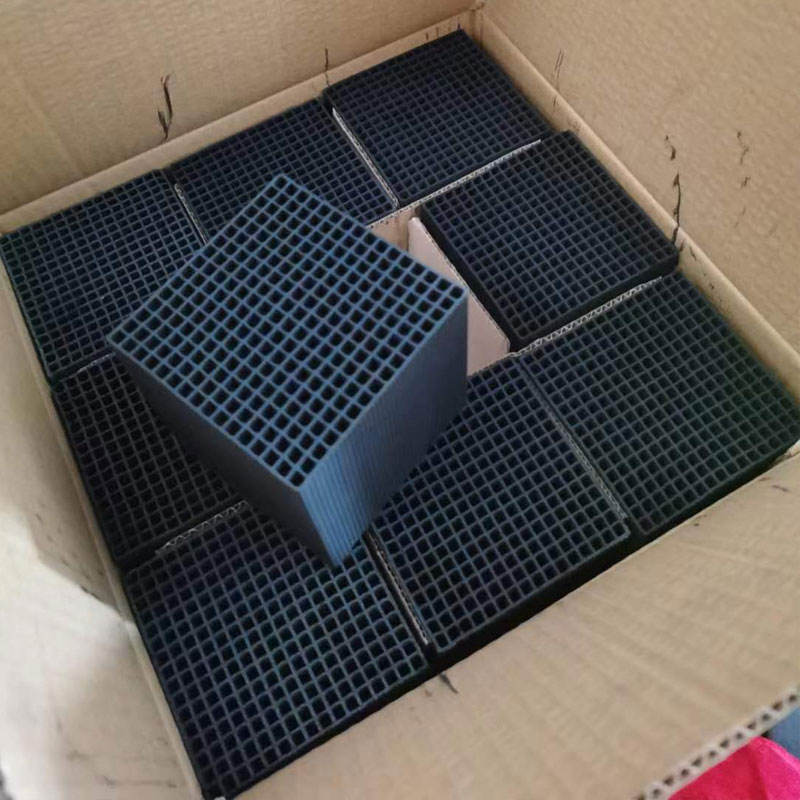 豪升介紹關(guān)于蜂窩活性炭運(yùn)輸方法和儲(chǔ)存方式有哪些注意事項(xiàng)