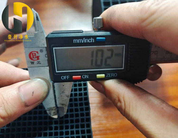 噴淋塔一平方米面積需要用多少塊/箱蜂窩活性炭