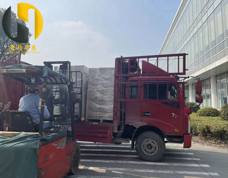 耐水型蜂窩活性炭裝車發(fā)貨